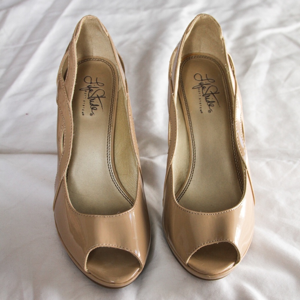 Life Stride Tan Heels